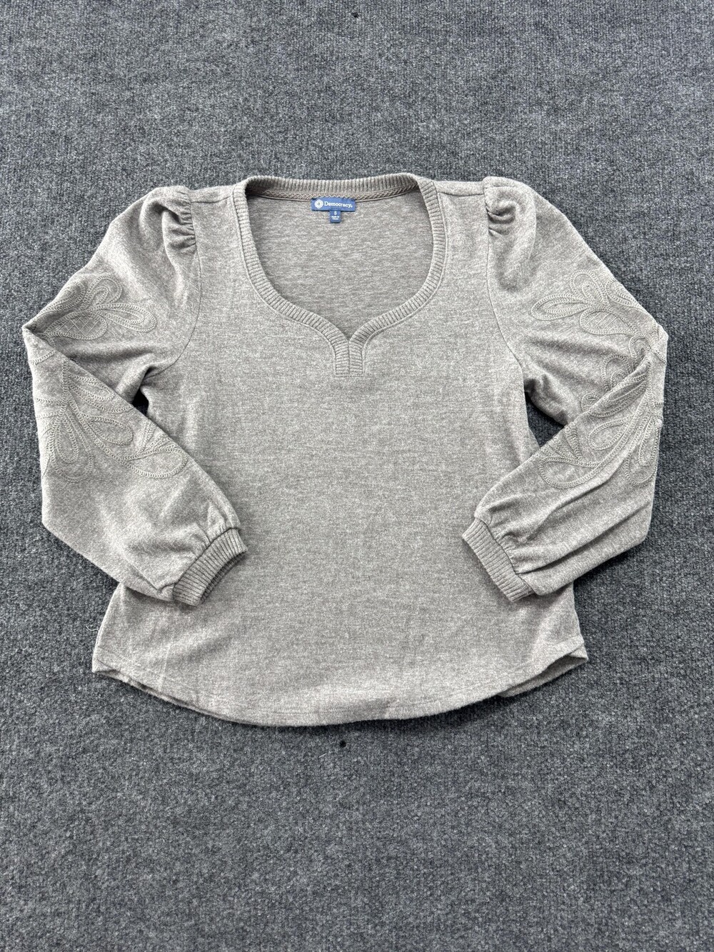 Democracy Sweater Womens Small Gray V Neck Puff Sleeve Embroidered Pullover Knit